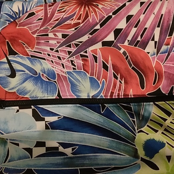 Women's Nike Full Zip Waist Length Colorful Jacket - Picture 2 of 7